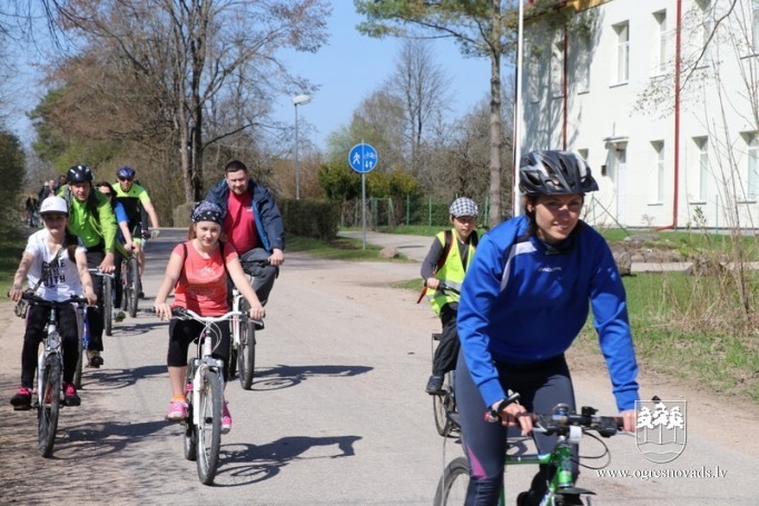 Atklāts velomaršruts Ogres upes ielejas dabas parkā