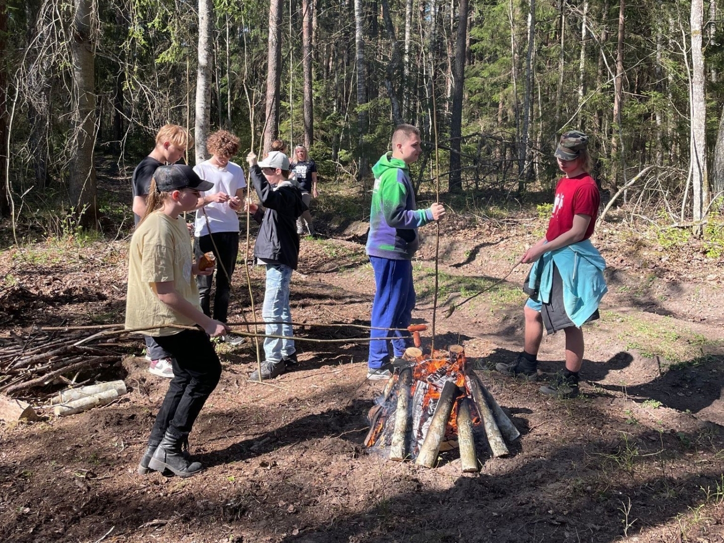 Ogresgala pamatskolas skolēni atjauno mežu Rembatē 22.04.2023.