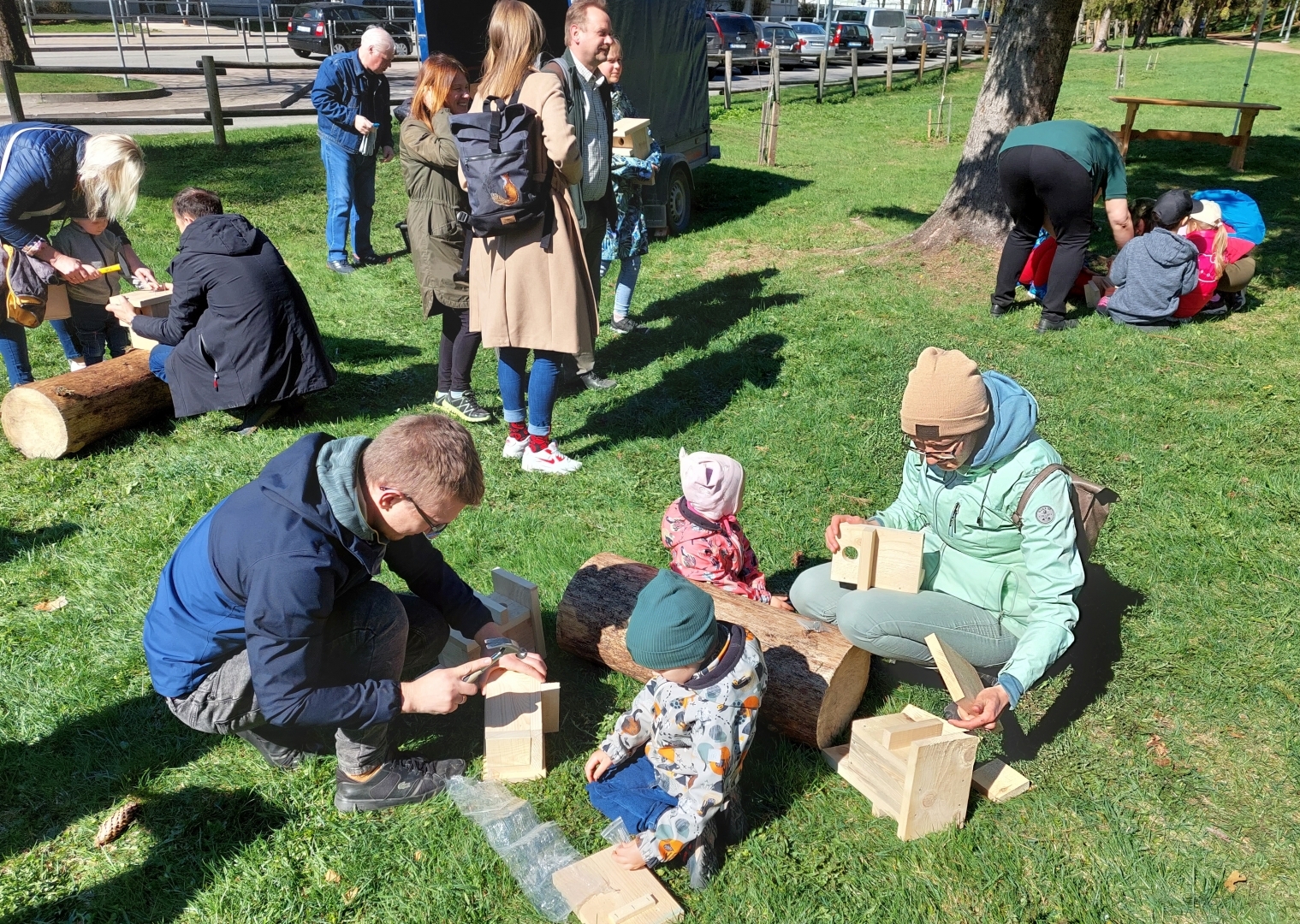 Pasākums "Mežs - veselībai" (22.04.2023.) putnu būrīšu sišana