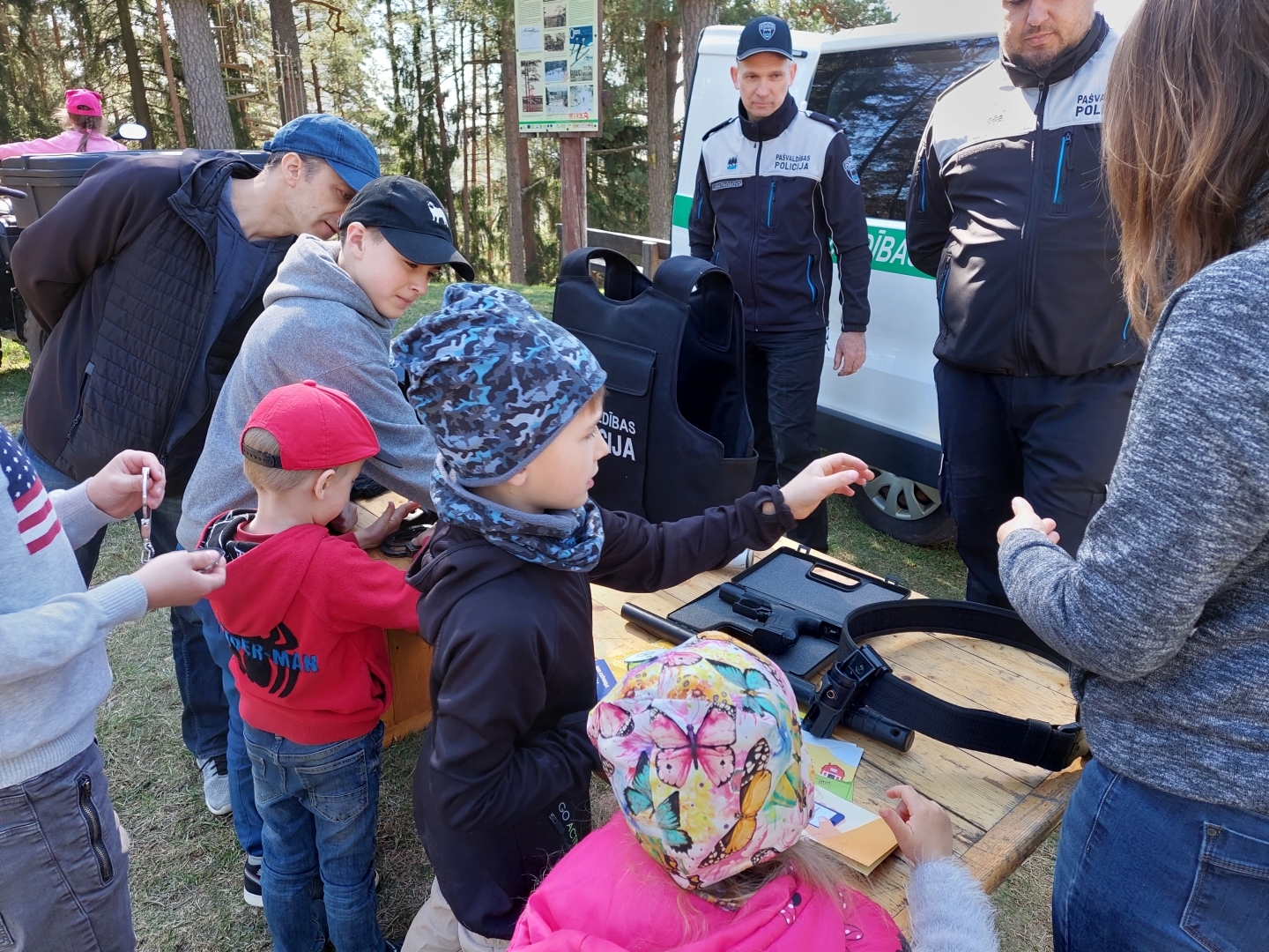 Pasākums "Mežs - veselībai" (22.04.2023) pašvaldības policija