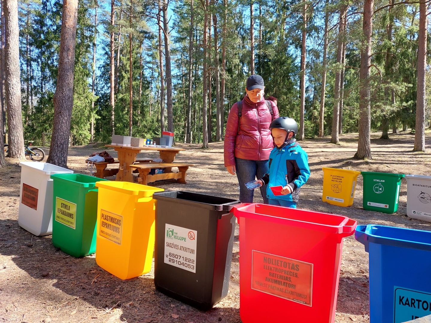 Pasākums "Mežs - veselībai" (22.04.2023) atkritumu šķirošana