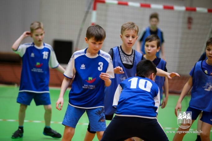 Ogrē sacenšas jaunie handbolisti no visas Latvijas