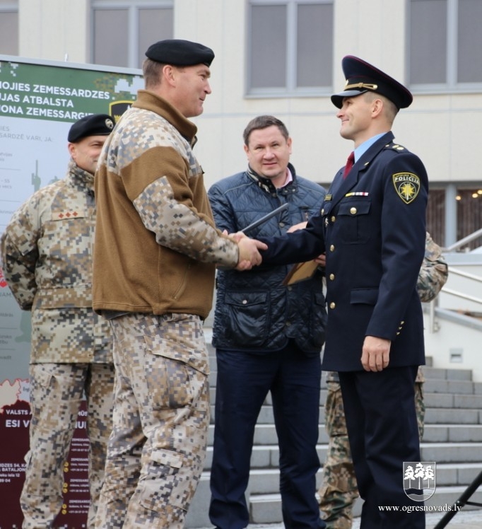 Ogrē svinīgā ceremonijā piegādāti ceļu atmīnēšanas transportlīdzekļi 18.10.2019