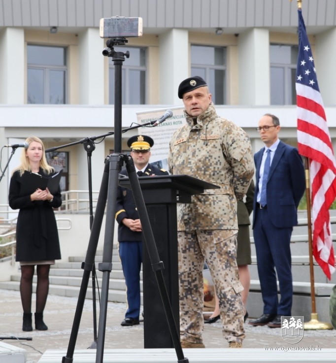 Ogrē svinīgā ceremonijā piegādāti ceļu atmīnēšanas transportlīdzekļi 18.10.2019
