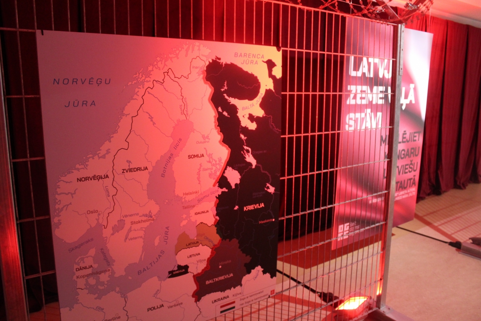 Instalācija Latviju zeme vaļā stāv 10.11.2023.