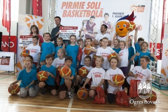 "Ņiprie basīši" uzvar Sportland sacensībās