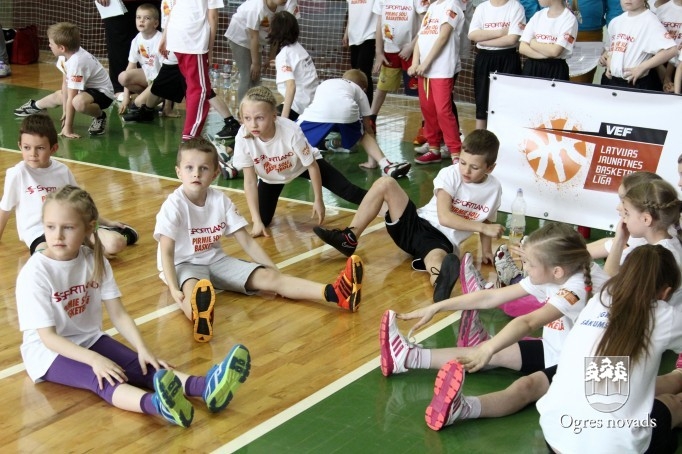 "Ņiprie basīši" uzvar Sportland sacensībās