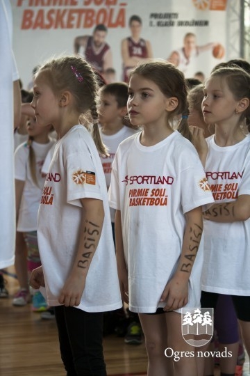 "Ņiprie basīši" uzvar Sportland sacensībās