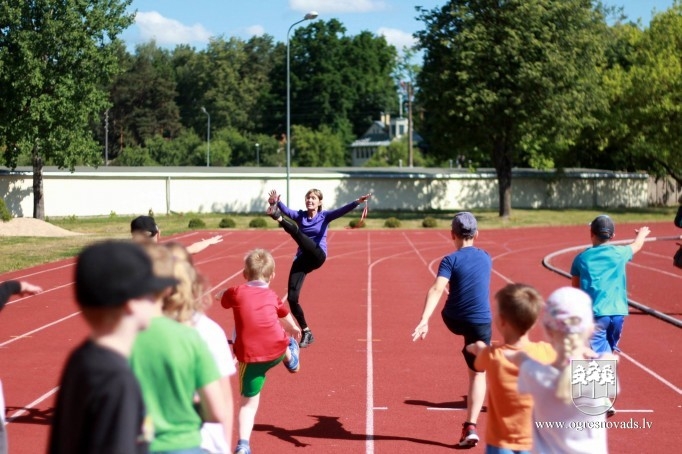 Bērni brīvlaiku iesākuši sportiski