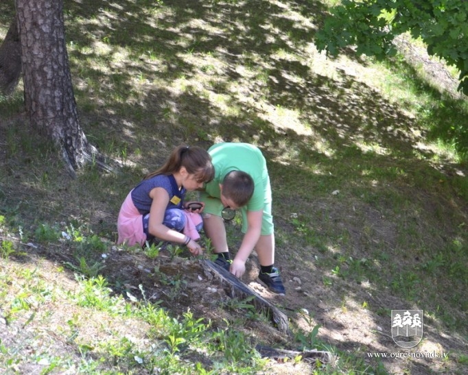 Nometnē “Kopā jautrāk” bērni izpaužas radoši