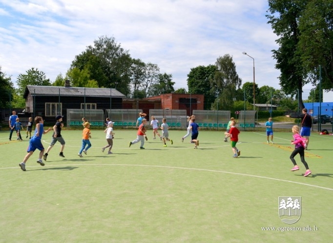 Bērni brīvlaiku iesākuši sportiski