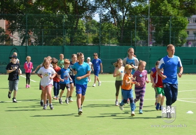 Bērni brīvlaiku iesākuši sportiski