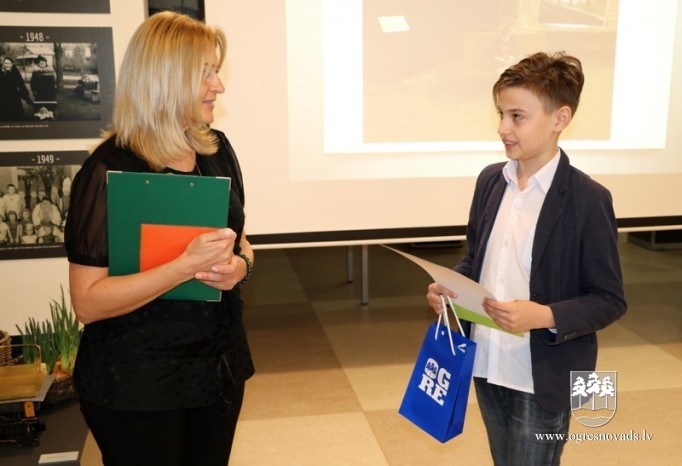 Apbalvoti novadpētniecisko darbu konkursa dalībnieki