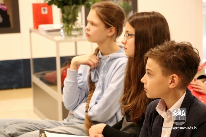 Apbalvoti novadpētniecisko darbu konkursa dalībnieki