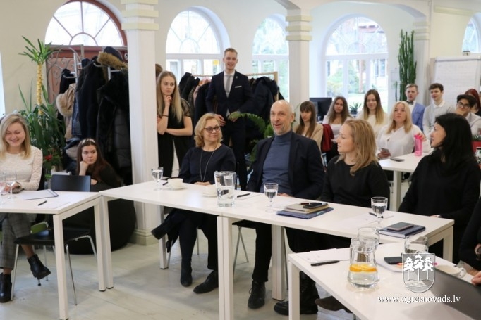 Ogres 1. vidusskolas skolēni īstenojuši sociāli atbildīgus projektus