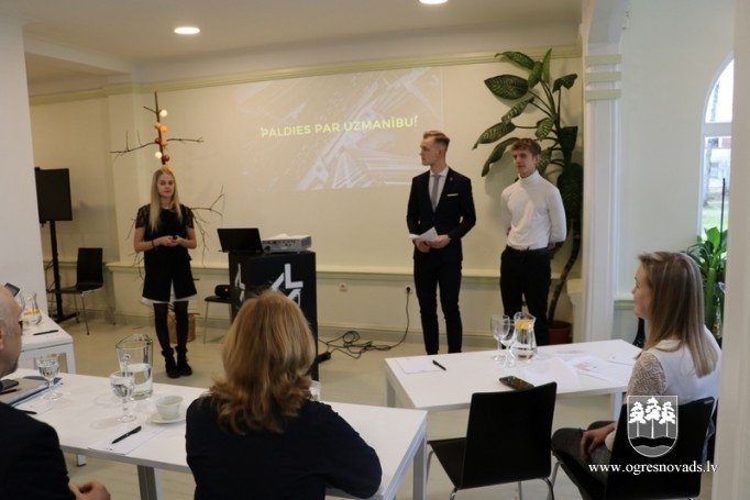Ogres 1. vidusskolas skolēni īstenojuši sociāli atbildīgus projektus