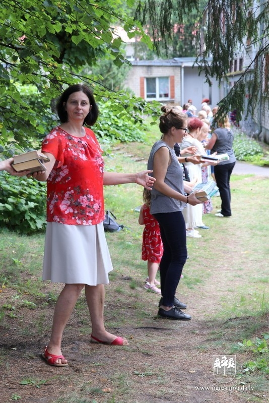 OCB notikusi akcija “Grāmatu ķēde”. 26.07.2019.