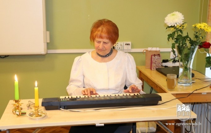 Bibliotēkā apskatāma Ērikas Priekules darbu izstāde