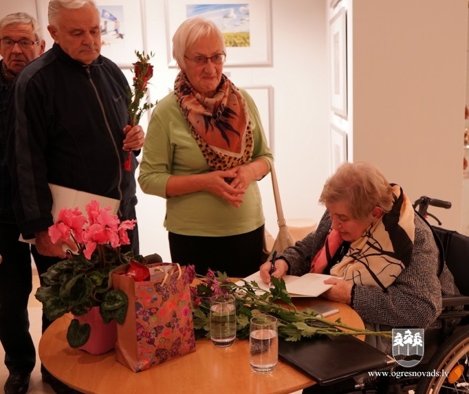 Rakstniece Marina Kosteņecka viesojās Ogrē