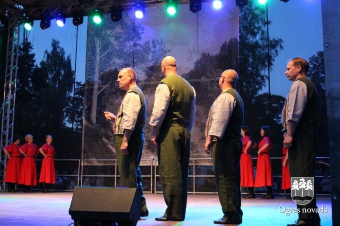 Ogres pilsētas svētku pirmā diena noslēdzas ar krāšņu salūtu un koncertu