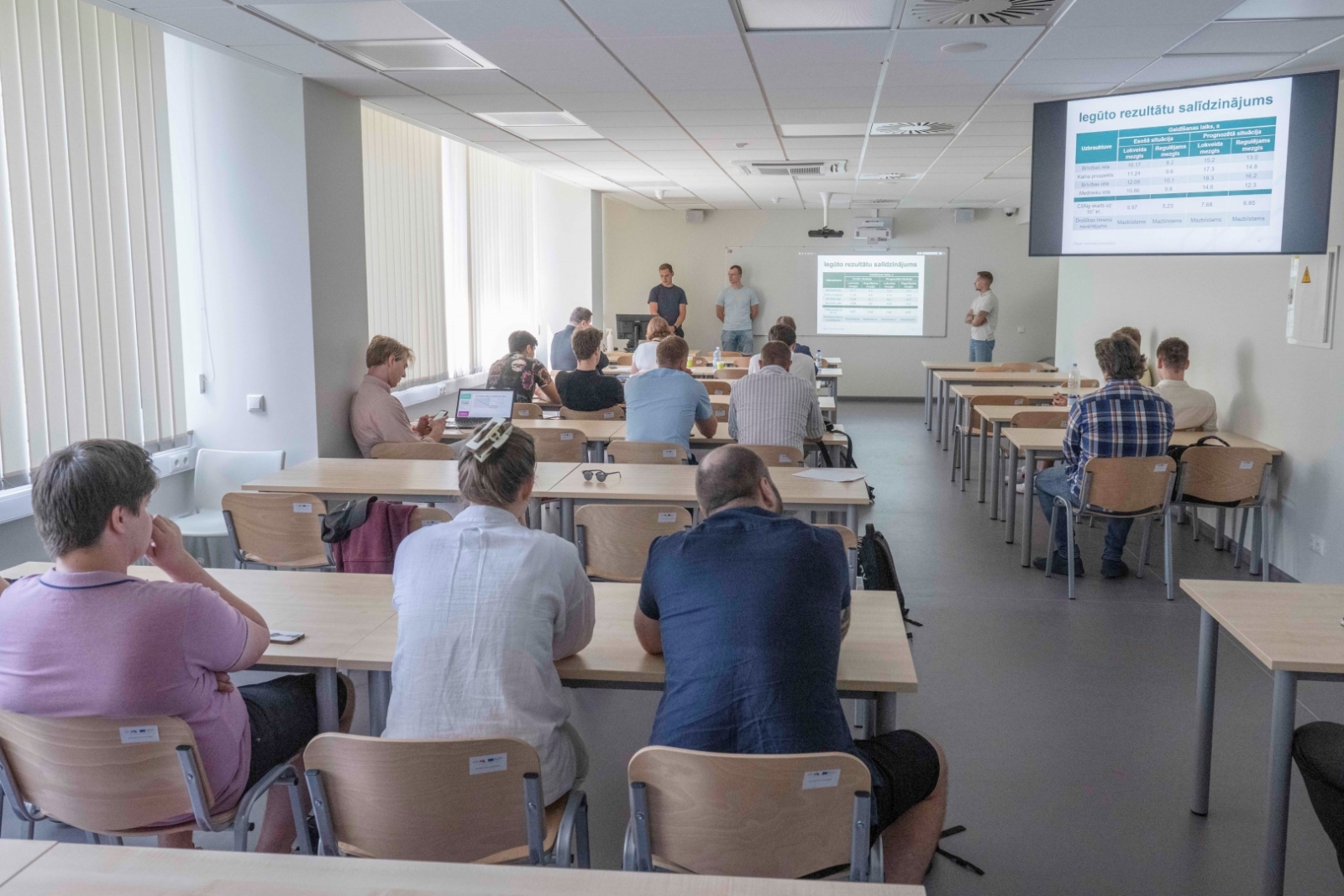 Ogres pašvaldības pārstāvji diskutē ar RTU studentiem par satiksmes organizāciju Ogrē