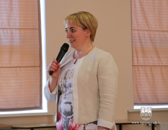 Ogres skolā viesojas Lielbritānijas vēstnieks un Rīgās Starptautiskā skola