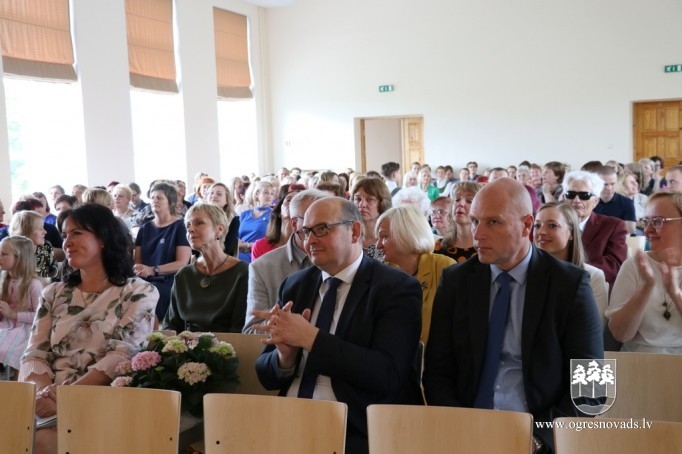 Ogres 1.vidusskola atzīmē 100 gadu jubileju
