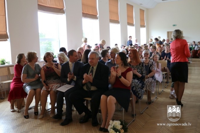Ogres 1.vidusskola atzīmē 100 gadu jubileju