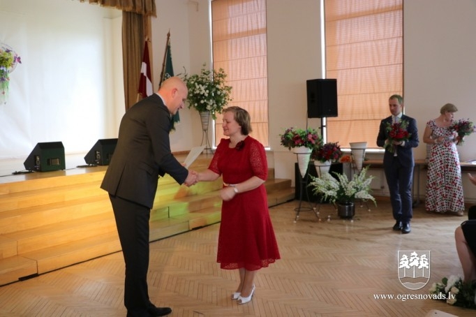 Ogres 1.vidusskola atzīmē 100 gadu jubileju
