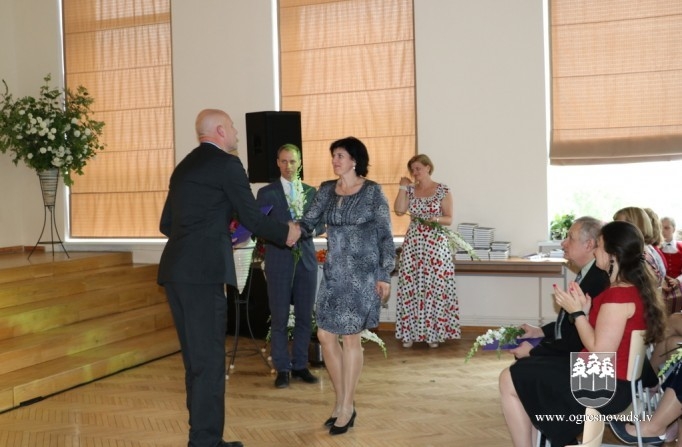 Ogres 1.vidusskola atzīmē 100 gadu jubileju