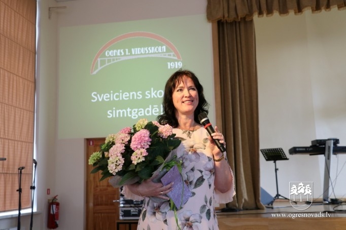 Ogres 1.vidusskola atzīmē 100 gadu jubileju