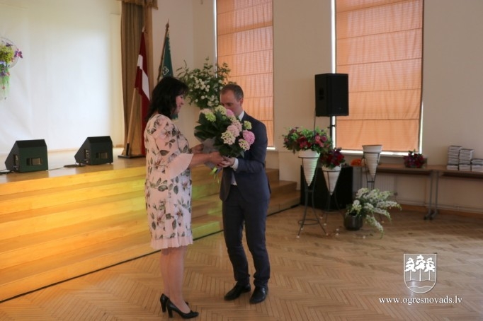 Ogres 1.vidusskola atzīmē 100 gadu jubileju