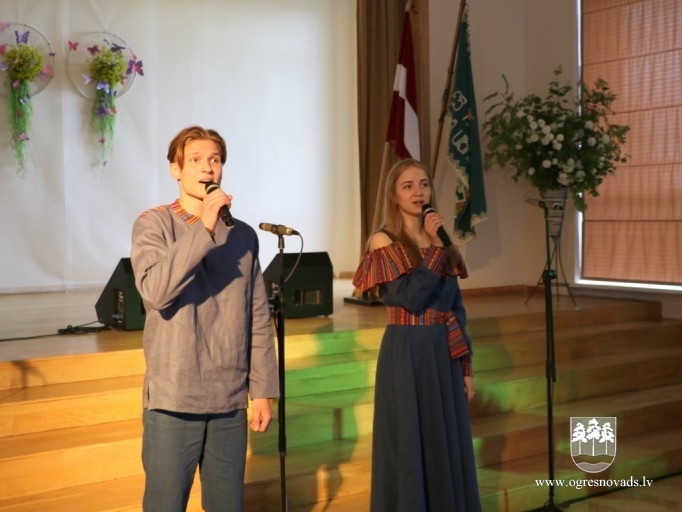 Ogres 1.vidusskola atzīmē 100 gadu jubileju