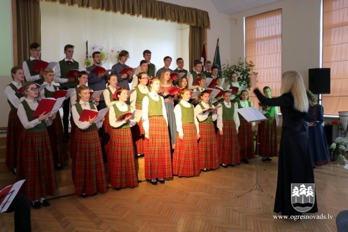 Ogres 1.vidusskola atzīmē 100 gadu jubileju