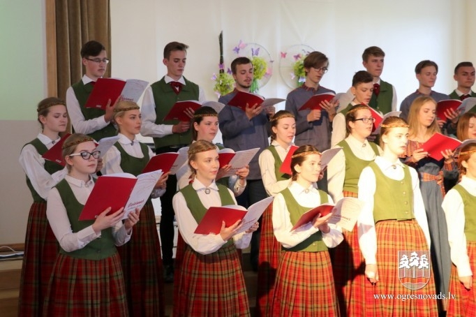 Ogres 1.vidusskola atzīmē 100 gadu jubileju