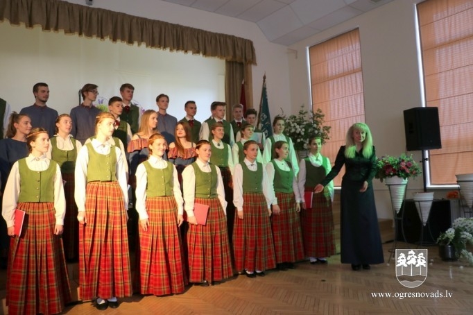 Ogres 1.vidusskola atzīmē 100 gadu jubileju