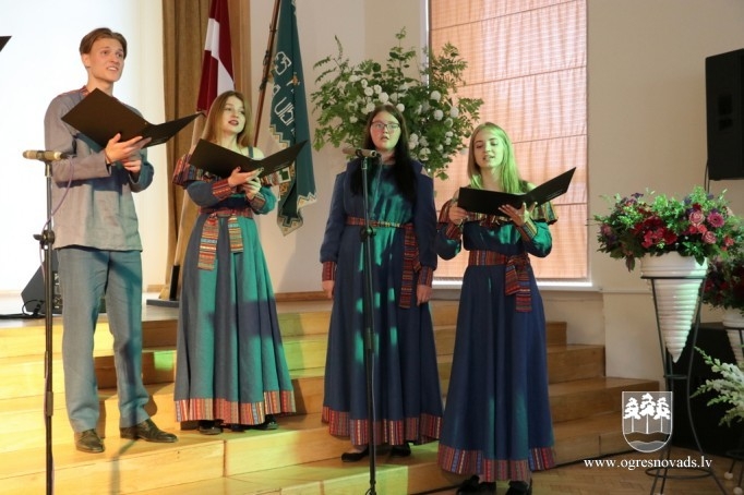 Ogres 1.vidusskola atzīmē 100 gadu jubileju