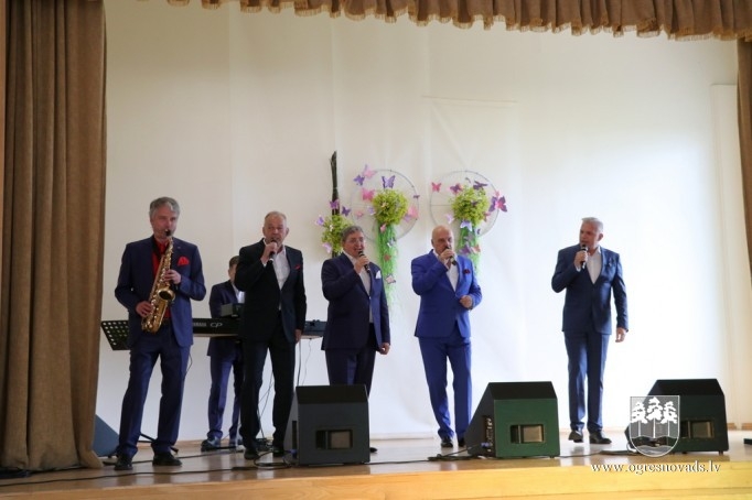 Ogres 1.vidusskola atzīmē 100 gadu jubileju
