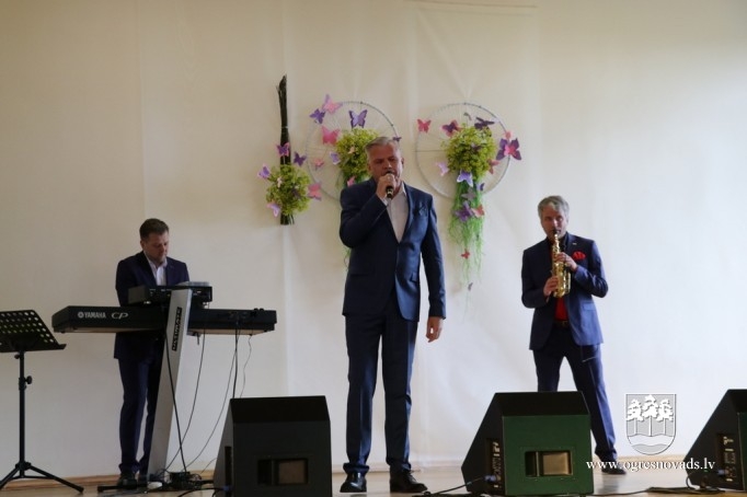 Ogres 1.vidusskola atzīmē 100 gadu jubileju