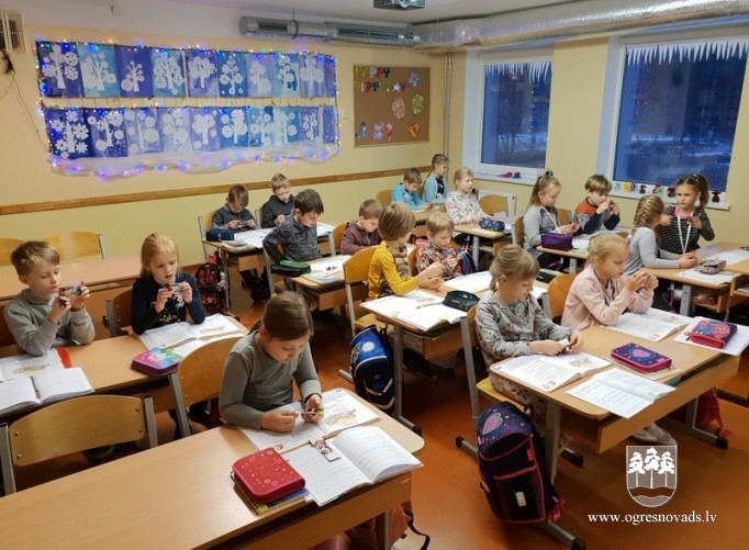 Ogres 1.vidusskola atzīmē 99. dzimšanas dienu