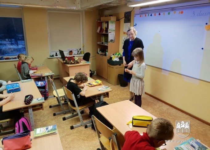 Ogres 1.vidusskola atzīmē 99. dzimšanas dienu
