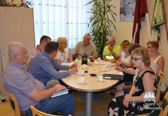 Teritorijas labiekārtošanas darbi pie Ogres 1. vidusskolas