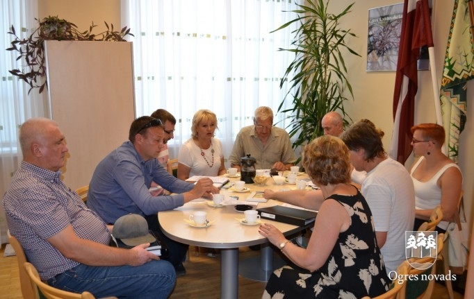 Teritorijas labiekārtošanas darbi pie Ogres 1. vidusskolas