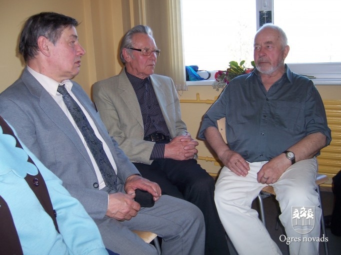 Ogres politiski represēto klubam 25