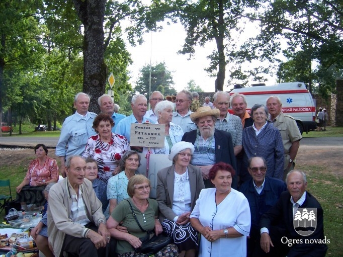 Ogres politiski represēto klubam 25