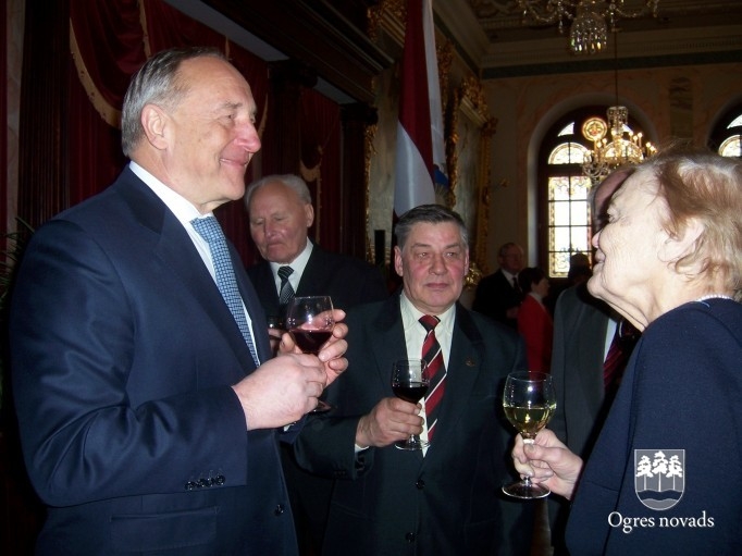 Ogres politiski represēto klubam 25