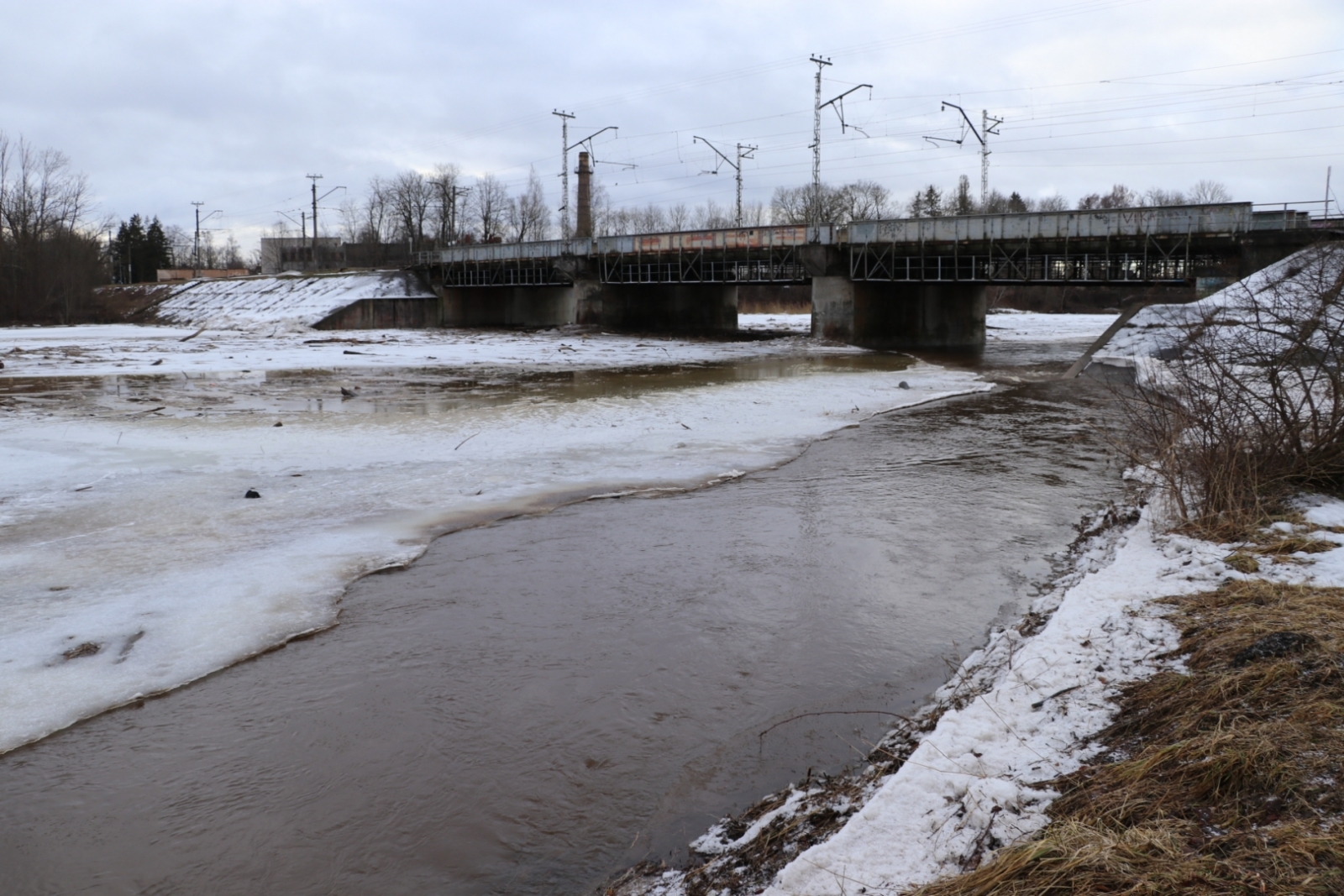 Ogres upe pie dzelzceļa tilta, Ogre