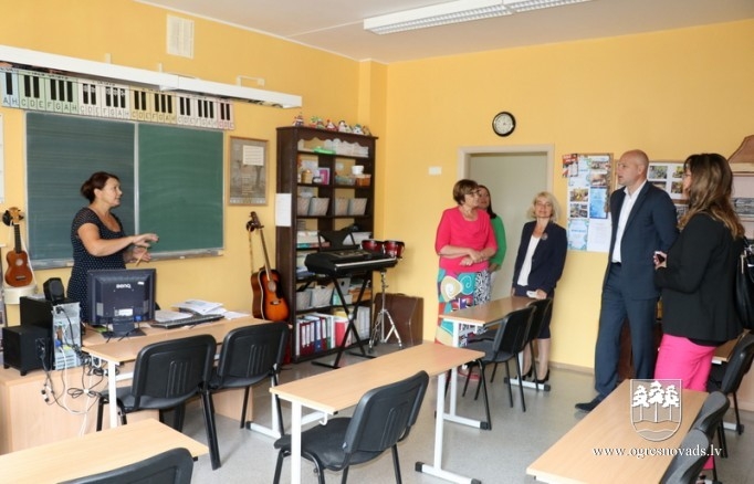 Komisija izvērtē izglītības iestāžu gatavību mācību gadam