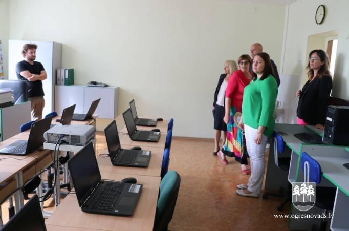 Komisija izvērtē izglītības iestāžu gatavību mācību gadam