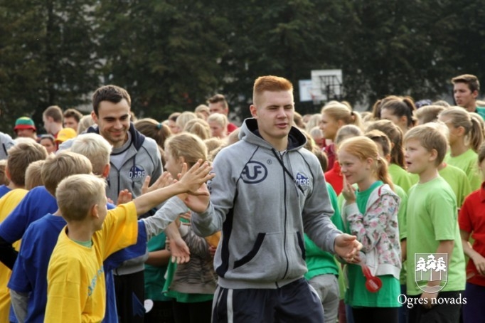 Ogres 1.vidusskolas komanda uzvar «Olimpiskajā dienā 2015»